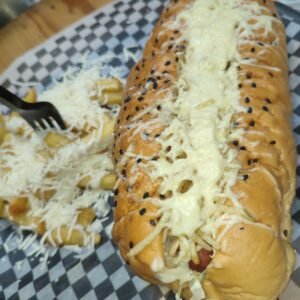 <B>PERRO SUIZO CON PAPA</B>